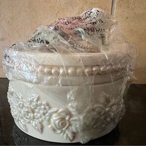 New without Box Lenox Elegant Floral Jewelry Box